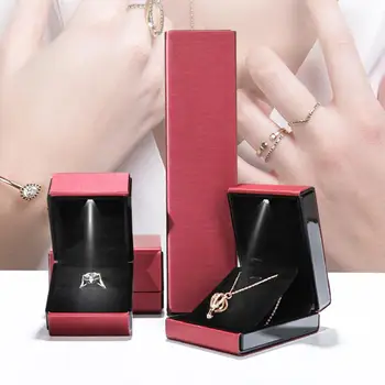 Новая коробка для упаковки ювелирных изделий со светодиодной подсветкой, кольцо для предложений, кулон, ожерелье, подарочный кейс для хранения, стеллаж для выставки товаров из матовой кожи, плюшевая сумка-тоут